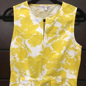 Sleeveless peplum top.